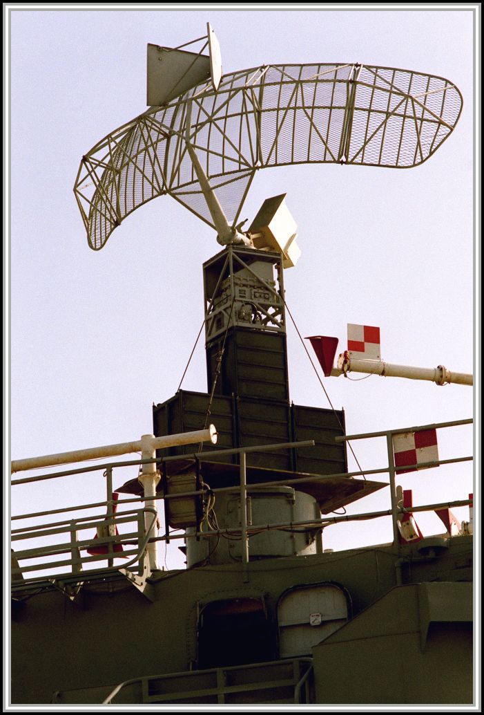 photograph of radar configuration aboard the ex-USS SAVAGE
